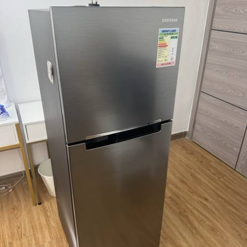 Samsung RT22M4033S9/SH 234L 雙門雪櫃 (超乾淨，仲有新雪櫃味)完全冇異味同新一樣