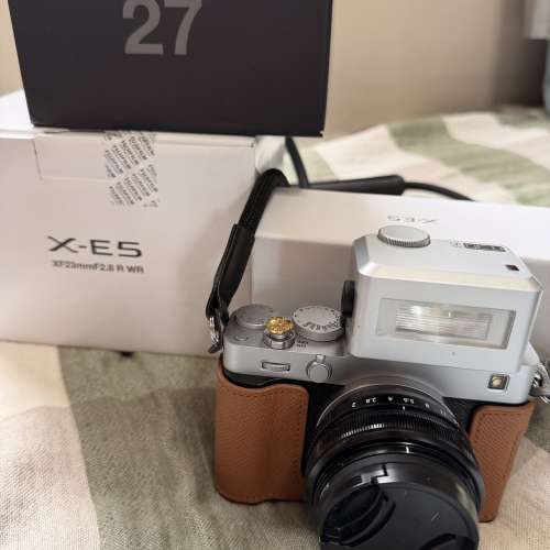 兩年保激新完美富士Fujifilm X-E5 XE5 相機 xf18 f2 xf27 f2.8 神牛godox it30pro