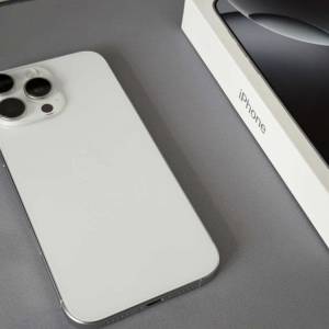 Iphone16 pro max 256G 白港行，電池健康100%，保修到2025.11月7