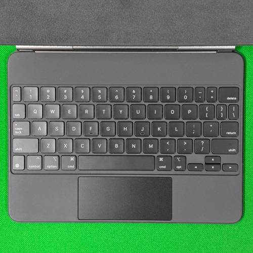 95% New Apple Magic Keyboard for iPad Pro 11 inch / iPad Air M2 M3