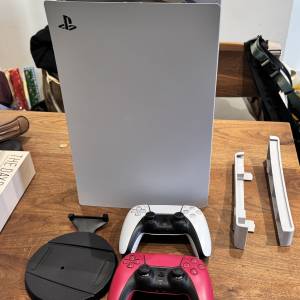 PS5 數碼版厚機 + 兩個手掣