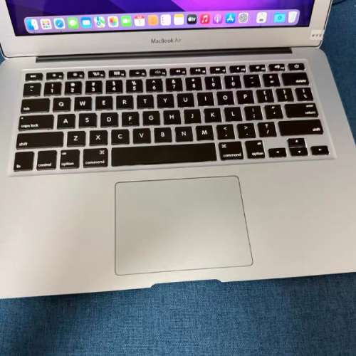 13寸蘋果MacBookair筆記本電腦，8G記憶體+ 512GB SSD 固態硬盤，輕巧方便攜帶出街！