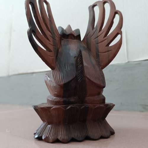 古老黑檀木6时高木雕，迦樓羅是一種在印度教和佛教中都備受尊崇的鳥神。