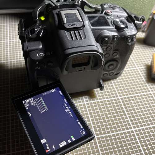 Canon r5c with SmallRig cage + 6 batteries