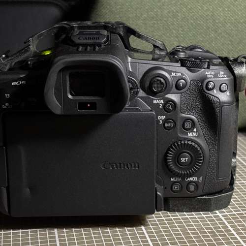 Canon r5c with SmallRig cage + 6 batteries