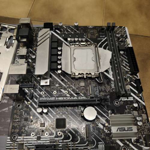 華碩h610m-a d4正常使用，已更新bios，2個m.2位置