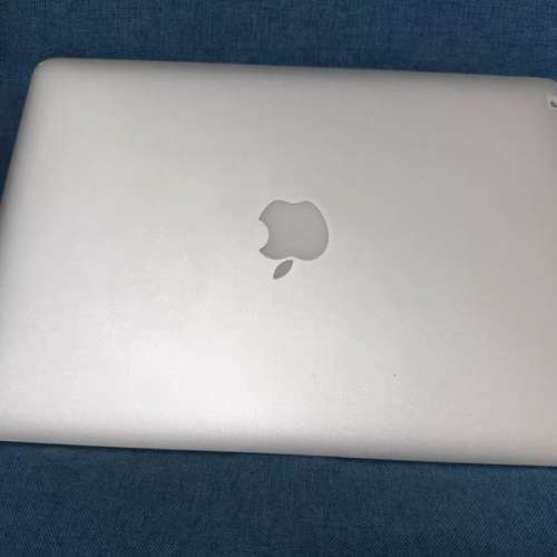 13寸蘋果MacBookair筆記本電腦，8G記憶體+ 1tb SSD 固態硬盤，輕巧方便攜帶出街！