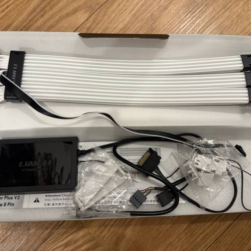 聯力霓虹線 Lian Li Strimer Plus V2 Triple 8 Pin