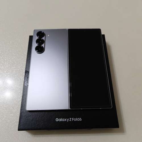 Samsung Z fold 6 銀色 256GB (香港行貨, 三星care + 保養到26年8月)