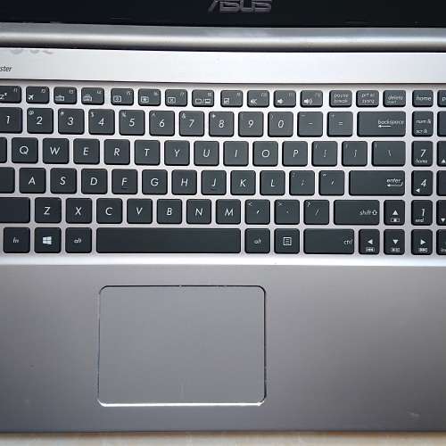 Asus A501U/ 15.6”LED/i7-6500U 2.50GHz/ 8GB DDR4 / 240GB SATA-II SSD / 80% Ne...