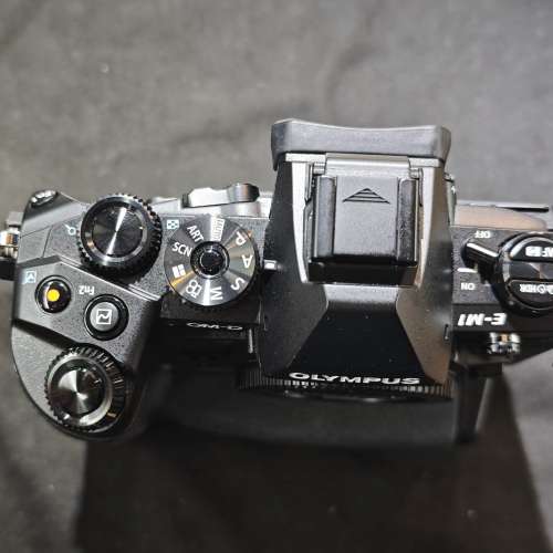 Olympus EM1 E-M1 奧林巴斯 + 原廠手柄 GRIP OM  跟2電一充 連肩帶 99%new 有盒 冇...