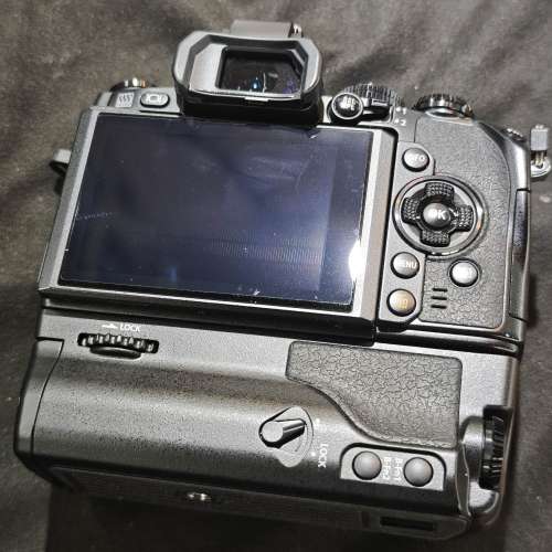 Olympus EM1 E-M1 奧林巴斯 + 原廠手柄 GRIP OM  跟2電一充 連肩帶 99%new 有盒 冇...