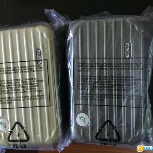 全新未拆包裝Rimowa X EVA air 小旅行箱 過夜包 收納包 化妝包一個