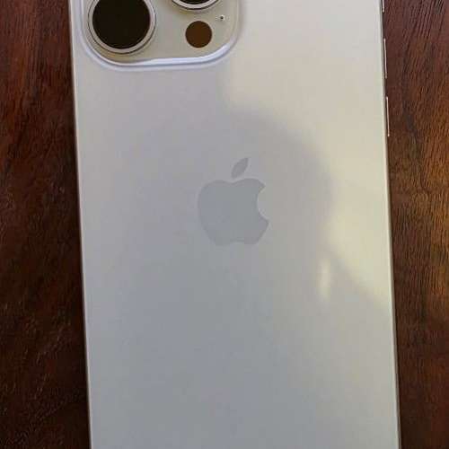 iPhone 15 Pro Max 白色 256 保養到全新機一樣有盒