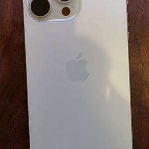 iPhone 15 Pro Max 白色 256 保養到全新機一樣有盒