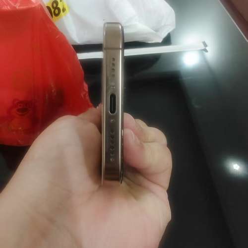 售 iPhone 16 pro max沙漠金