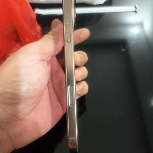 售 iPhone 16 pro max沙漠金