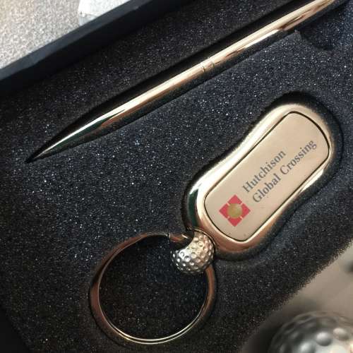 🖊 HUTCHISON GLOBAL CROSSING Desktop Pen Card Stand Keychain Set NEW 全新 桌上 ...
