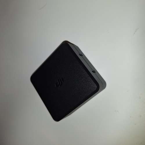 原裝DJI 100W 桌面充電器擁有兩個USB-C 輸出接口