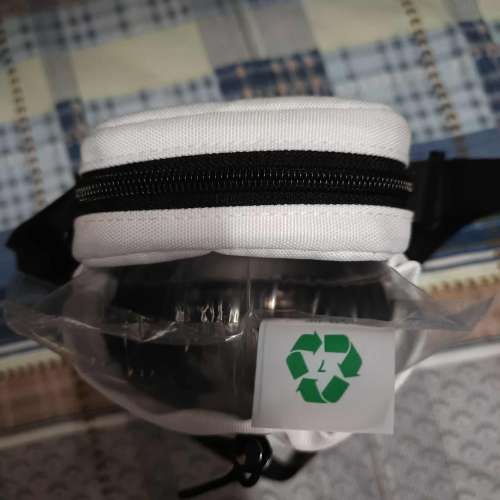 ECCO 水瓶斜揹袋