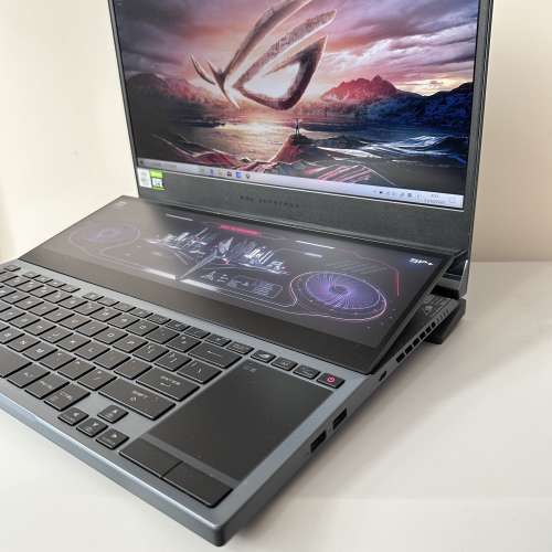 ASUS ROG Zephyrus Duo 15 GX550L （近乎全新) 32G RAM i7-10875H RTX 2070 獨顯 雙...