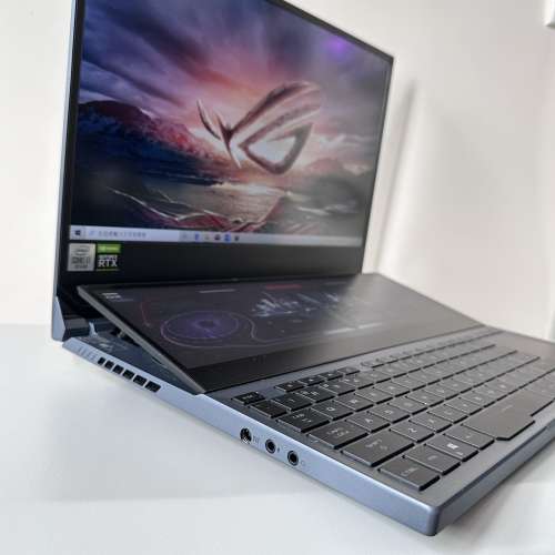 ASUS ROG Zephyrus Duo 15 GX550L （近乎全新) 32G RAM i7-10875H RTX 2070 獨顯 雙...
