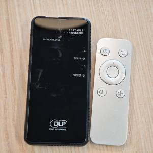90%新 Q1 Pro 超迷你投影機 內置Android 9.0系統及電池 最大200吋 連搖控器 手提Pr...