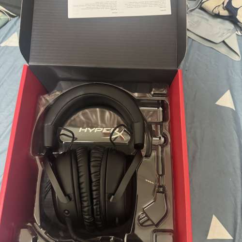 FPS電競顯示器AOC1K 240hz+ 電競耳機CLOUD颶風三代一起