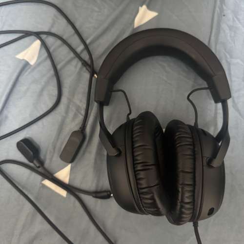 FPS電競顯示器AOC1K 240hz+ 電競耳機CLOUD颶風三代一起