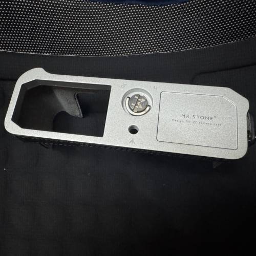 Nikon Zf 黑色皮套一個