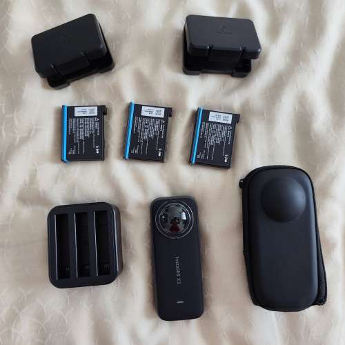 Insta360 x3 連3電，充電器，保護殼