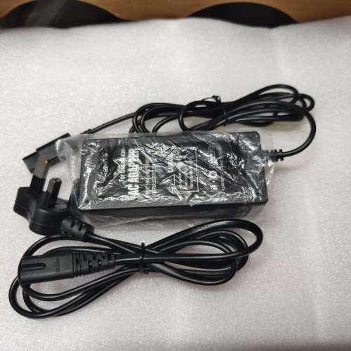 全新任天堂GAME CUBE 遊戲機 220v火牛(香港用三腳)
