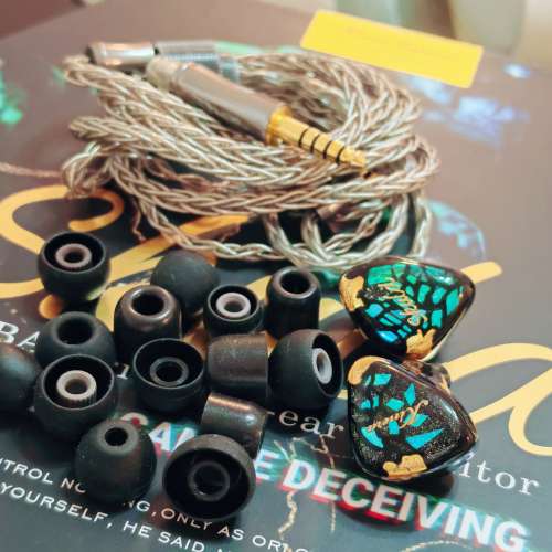 極新名牌靚聲 Kinera Skuld 外觀華麗 由彩繪師手工繪製 原裝收納盒耳機線耳膠 有盒 ...