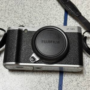 Fujifilm X-M1 淨機連一電一萬用充 送相機帶