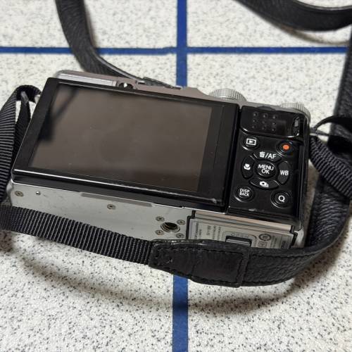 Fujifilm X-M1 淨機連一電一萬用充 送相機帶