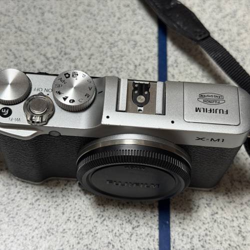 Fujifilm X-M1 淨機連一電一萬用充 送相機帶