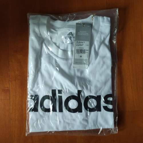 (100% New. 未拆膠袋) Adidas 男裝 tee #cloth Essentials Embroidered Linear Logo
