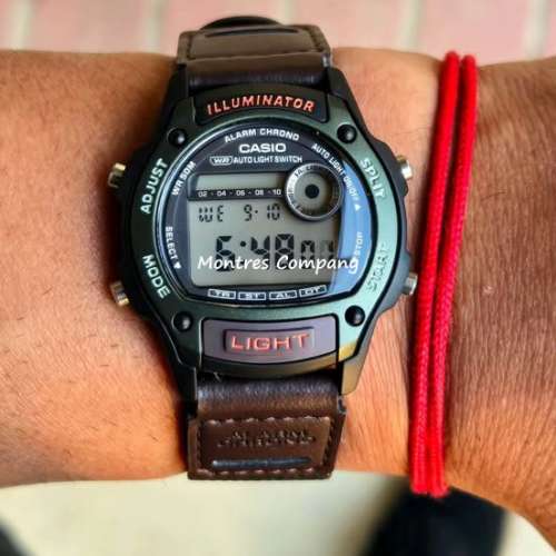 Montres Company 香港註冊公司(32年老店) 卡西歐 CASIO 50米防水 皮/布錶帶 W-220H...