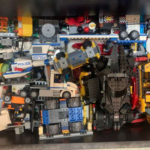 Lego 大量車仔及原有配置人仔，及很多其他不同類型人仔都有（物超所值）