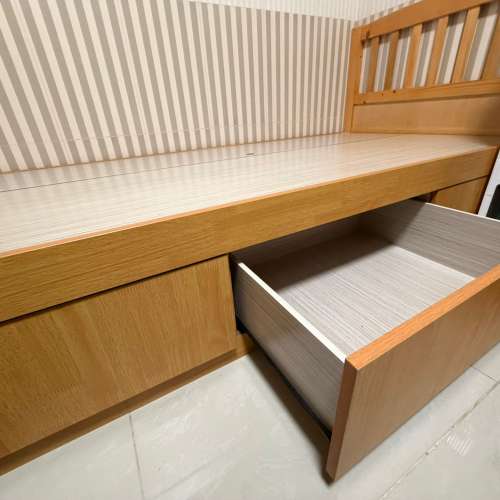 床 連 櫃桶 / 超新淨 / 單人 single bed mattress -- 要快手！