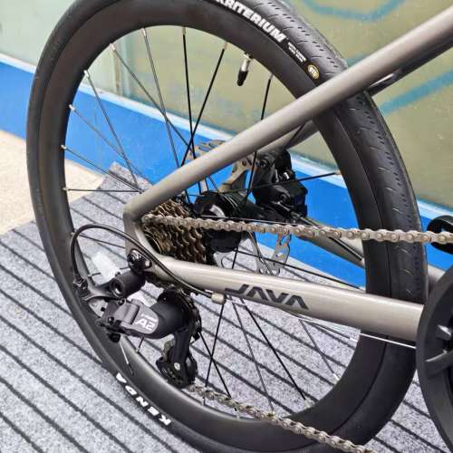 2025 全新款 JAVA CL2 7速 桶軸碟剎碳前叉20吋451 鋁合金小輪徑車 送水架前後蛙燈叮叮