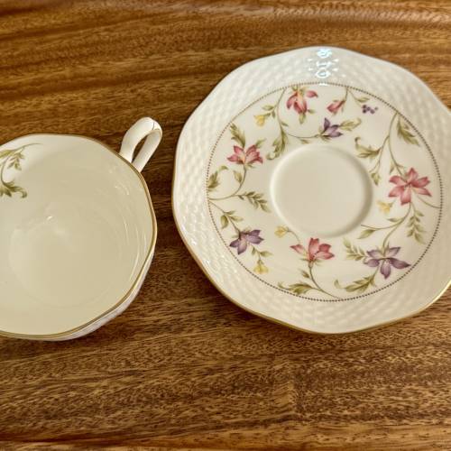 日本製  Narumi  全新浮雕咖啡杯甜品碟套裝