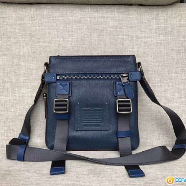 COACH 牛皮斜單肩包