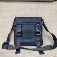 COACH 牛皮斜單肩包