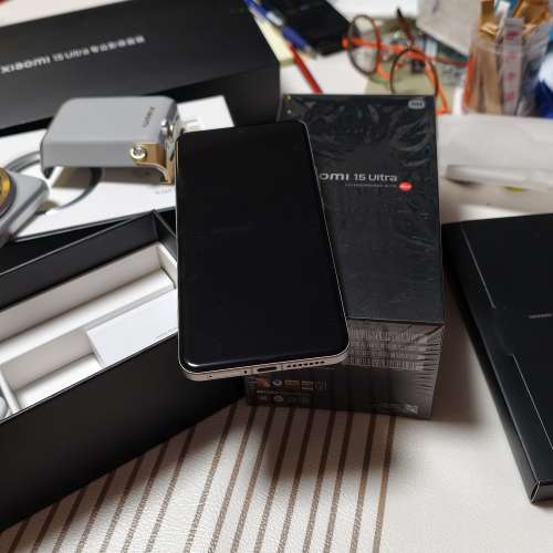 小米15 Ultra 十專業影像套裝16GB RAM和1TB儲存空間
