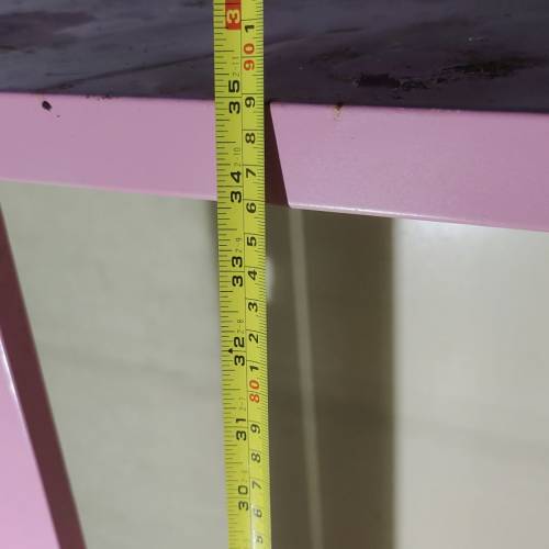 粉色玻璃滑門儲物櫃