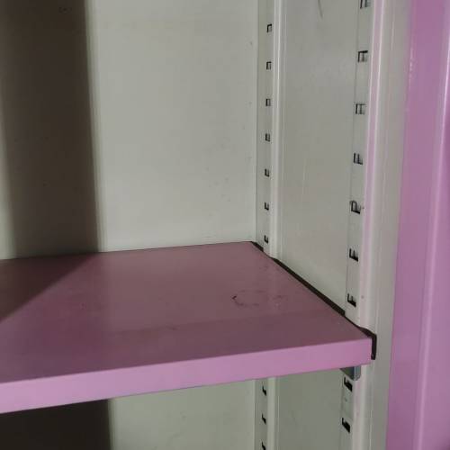 粉色玻璃滑門儲物櫃