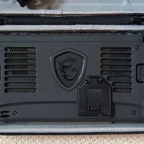 賣MSI Claw 8Al+ 1TB電競掌機, 連原廠Msi HUB + 保護包