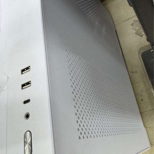 LIAN LI O11 MINI 機箱 送9把風扇