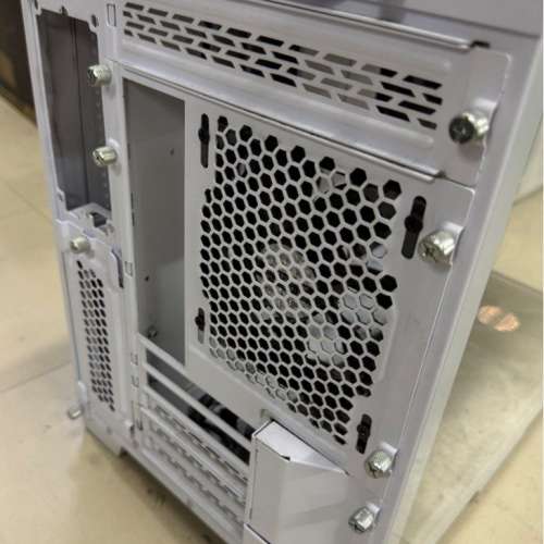 LIAN LI O11 MINI 機箱 送9把風扇